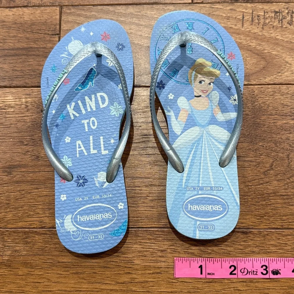 Havaianas Girls Kids Cinderella KIND TO ALL Slim Flip Flops - Size USA 2Y